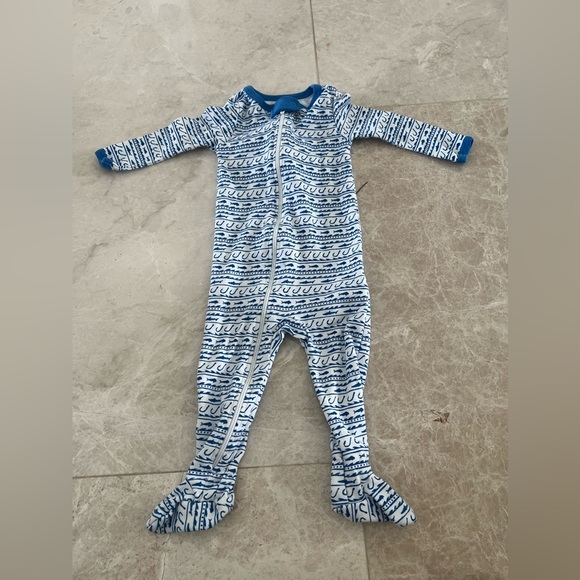 Vineyard Vines Fish Hook Waves Footed Onesie 
 3-6 month old outfit - Picture 2 of 3